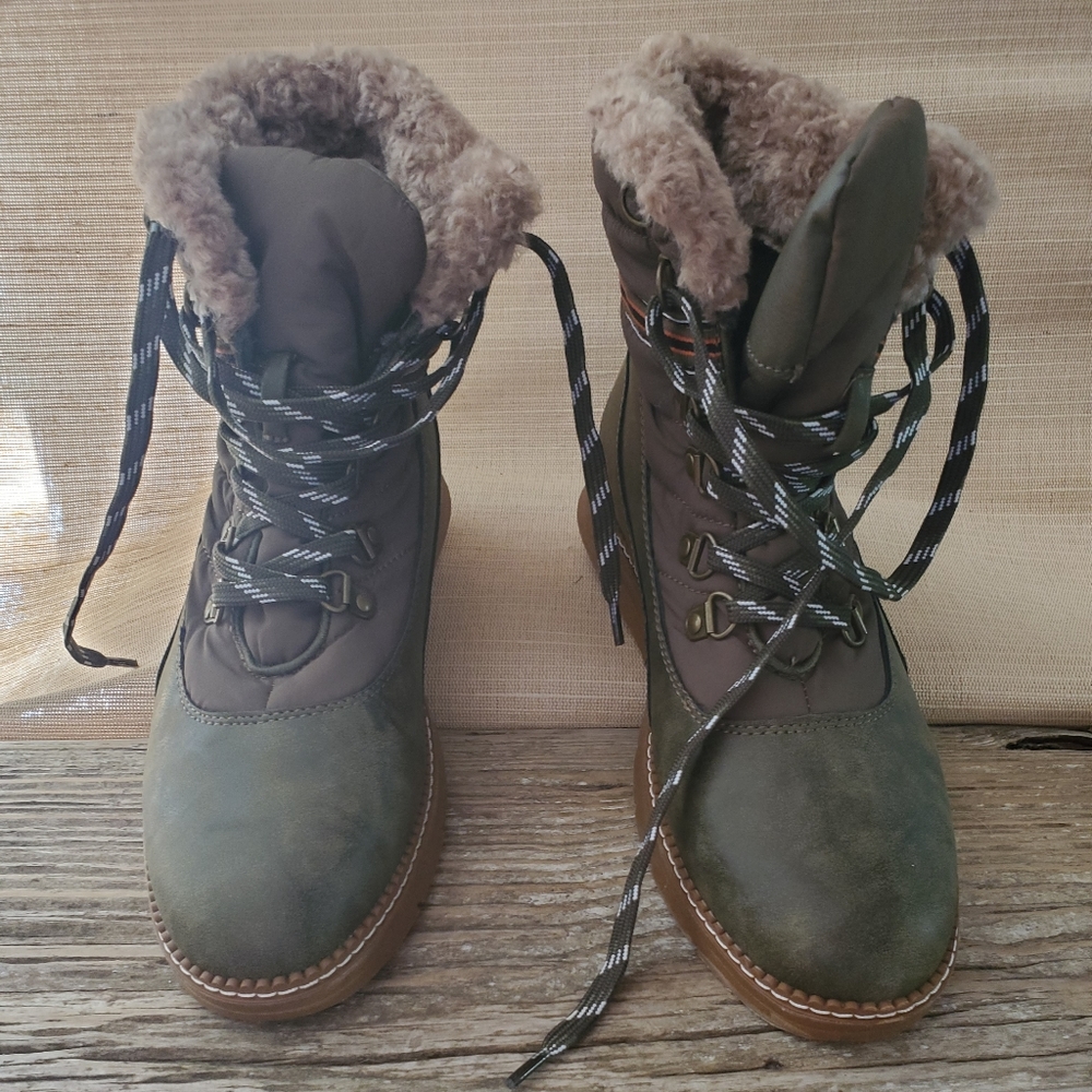 Olive Boots size 7/8